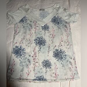Bellambia size M short-sleeved V-neck floral knit top